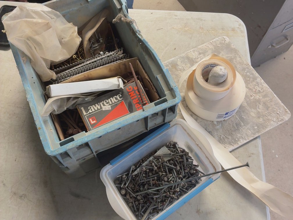 TOTE MISC NAILS AND SCREWS