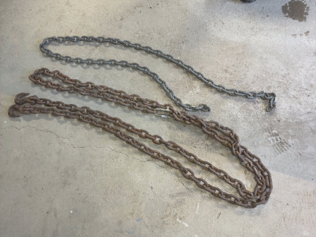 LOG CHAIN 2 HOOKS AND SHORT PIECE CHAIN