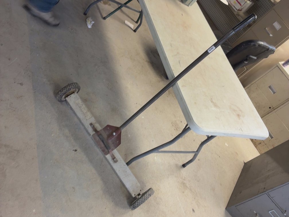 MAGNET ON WHEELS