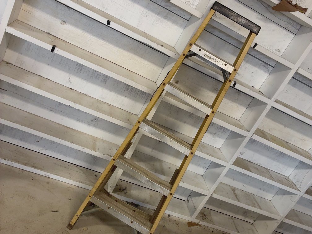 6 FOOT FIBERGLASS STEP LADDER