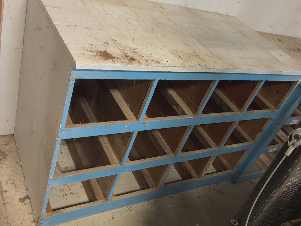 NAIL BIN HOLDER 52 INCHES