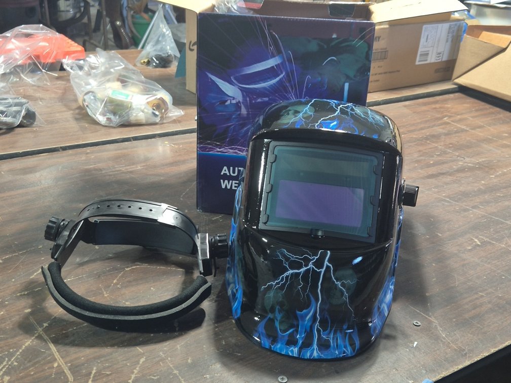 NEW AUTO DARKENING WELDING HELMATE