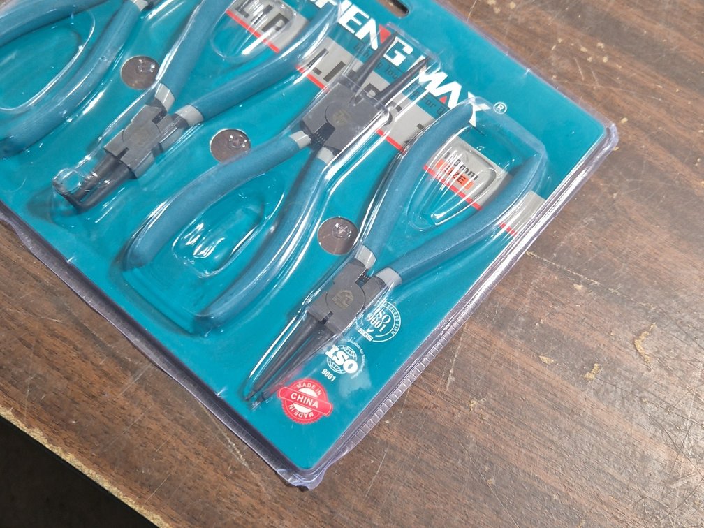 NEW 4PC PLIERS SET