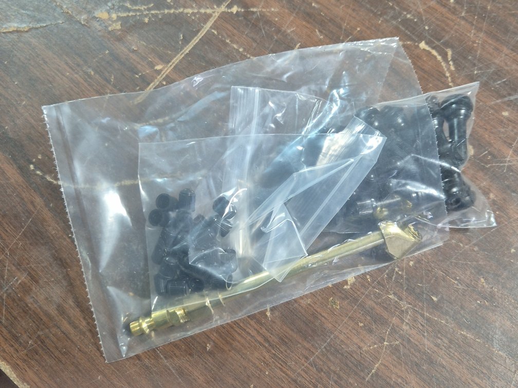 VALVE STEMS AND COVERS WITH AIR CHUCK
