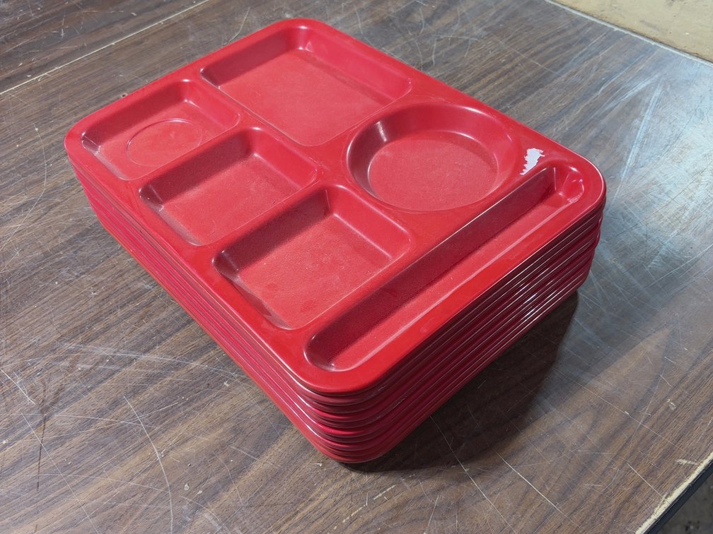 10- PLASTIC LUNCH TRAYS