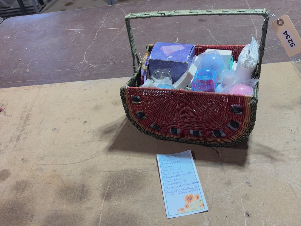 NEW GIFT BASKET/BATHROOM ITEMS- SEE PICTURES