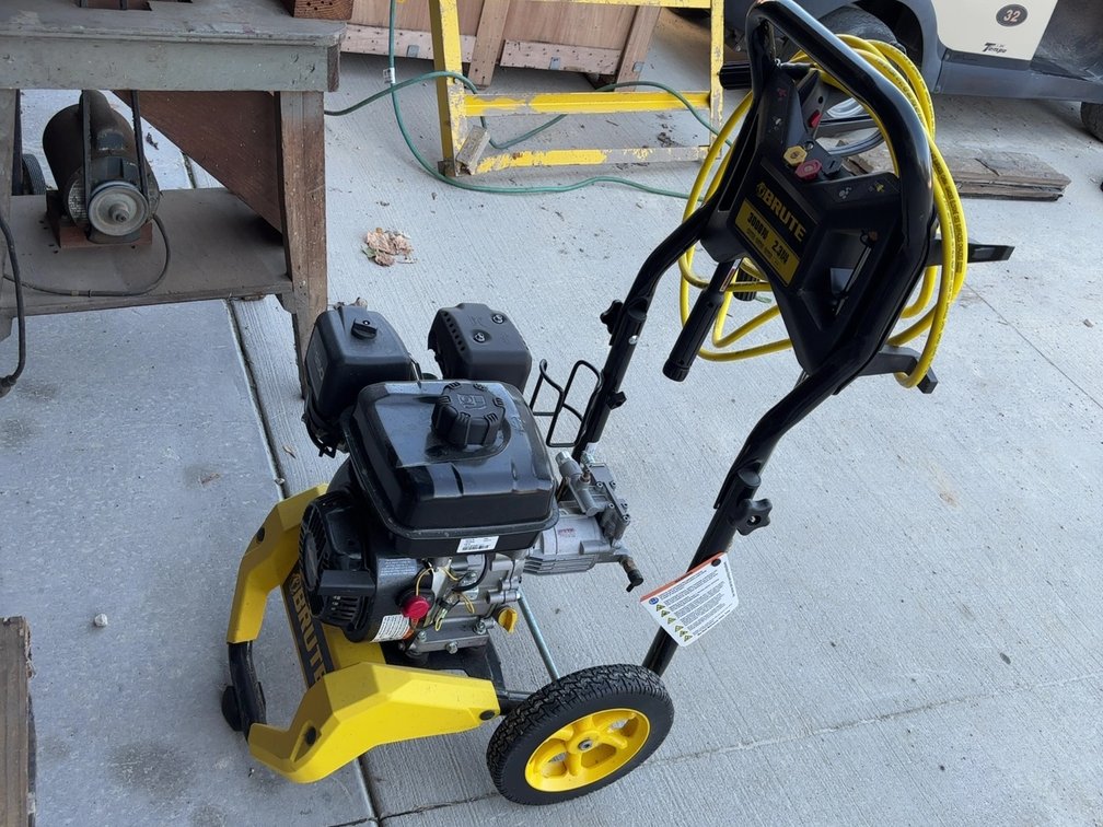 BRUTE 3000PSI PRESSURE WASHER