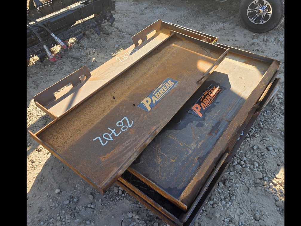NEW WELD ON SKIDLOADER PLATE - LOAD AS COME