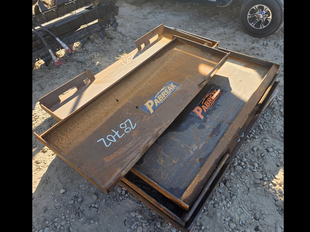 NEW WELD ON SKIDLOADER PLATE - LOAD AS COME