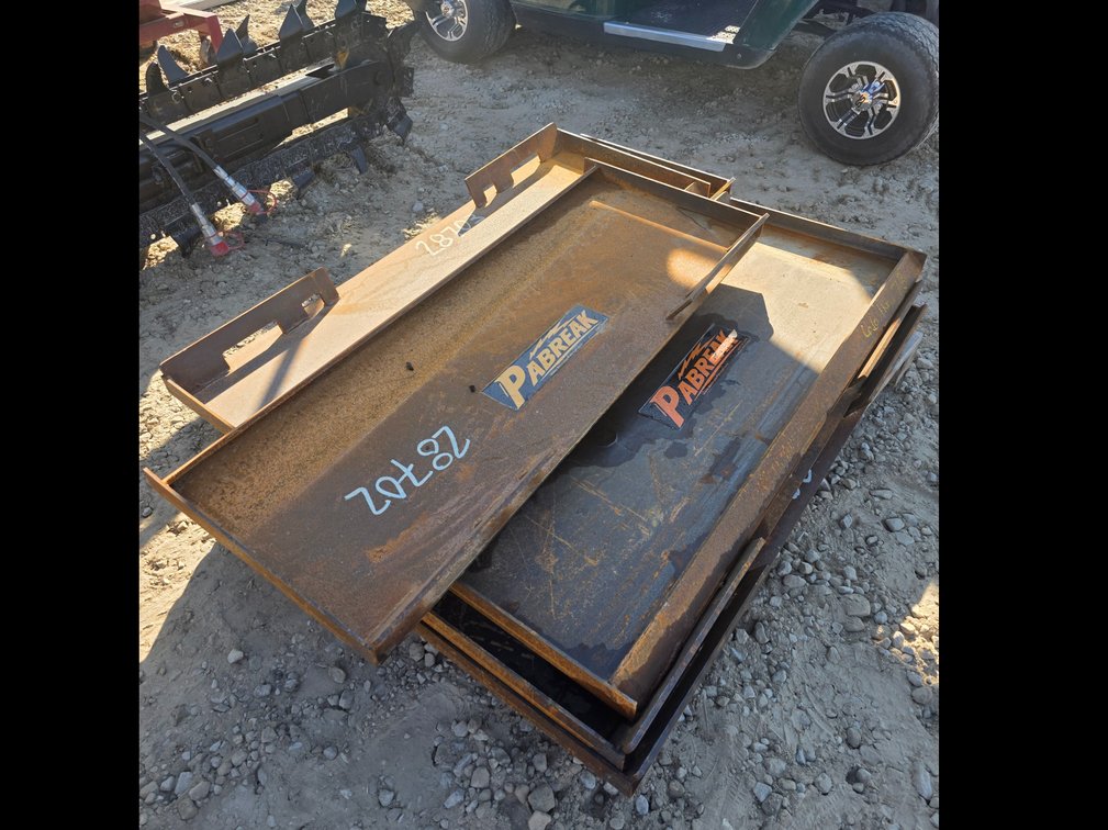 NEW WELD ON SKIDLOADER PLATE - LOAD AS COME