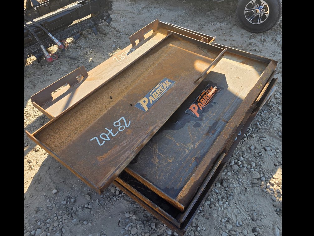 NEW WELD ON SKIDLOADER PLATE - LOAD AS COME