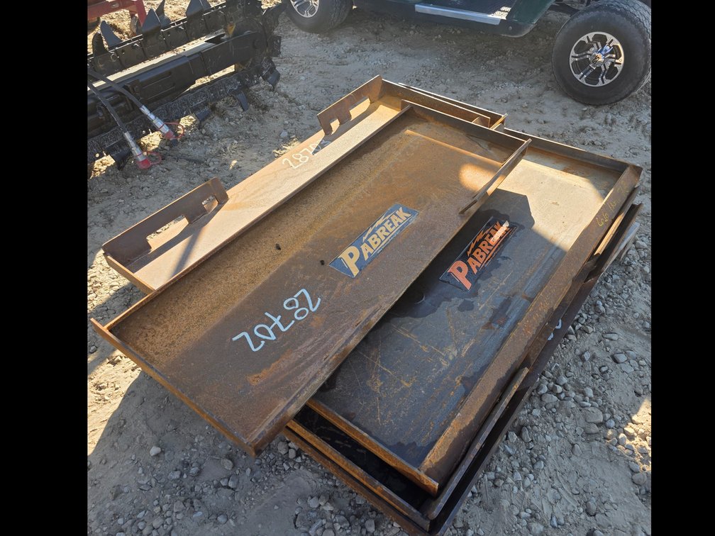 NEW WELD ON SKIDLOADER PLATE - LOAD AS COME