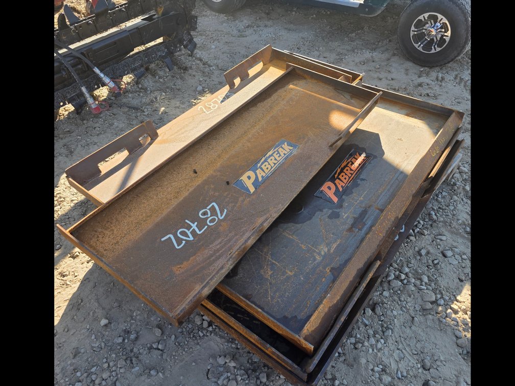 NEW WELD ON SKIDLOADER PLATE - LOAD AS COME