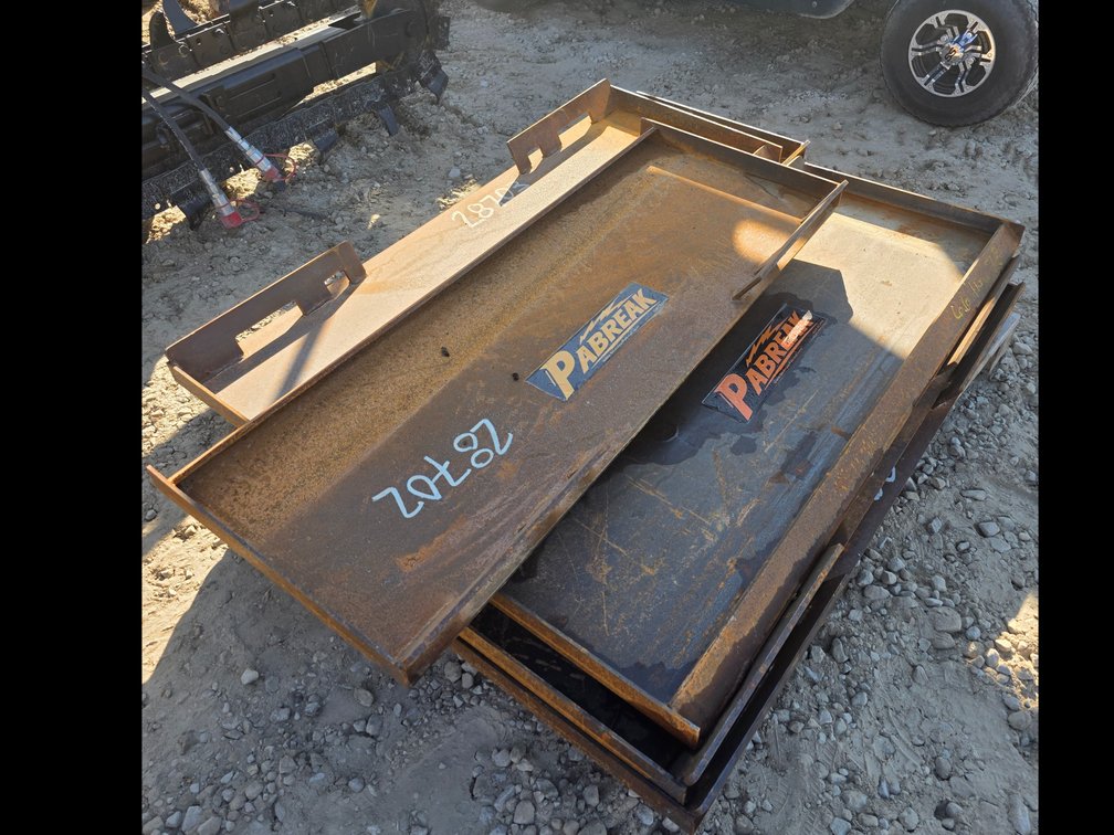 NEW WELD ON SKIDLOADER PLATE - LOAD AS COME