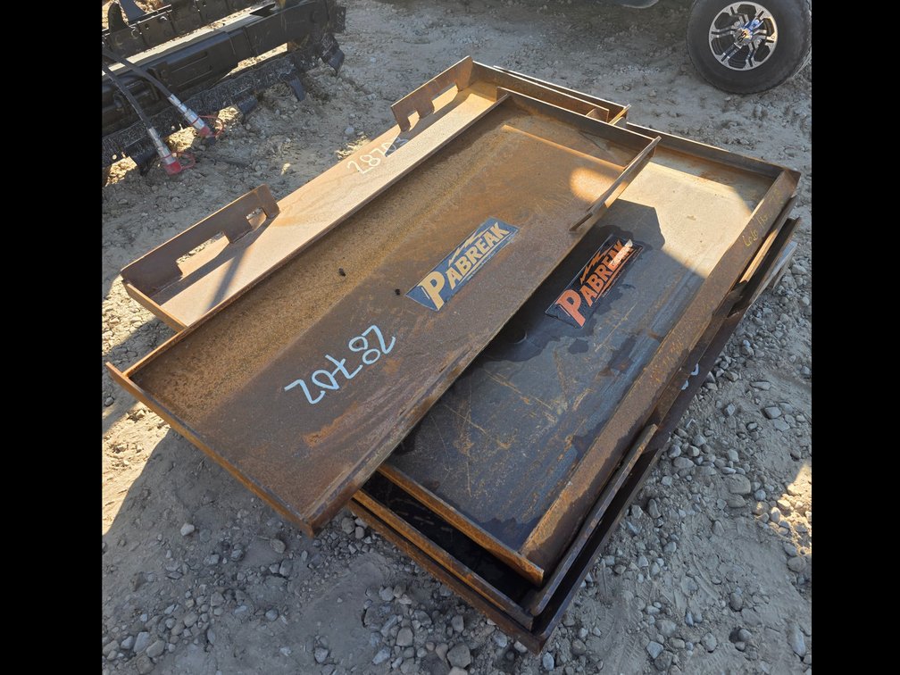 NEW WELD ON SKIDLOADER PLATE - LOAD AS COME