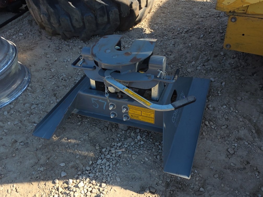 B&W COMPANION 5TH WHEEL HITCH
