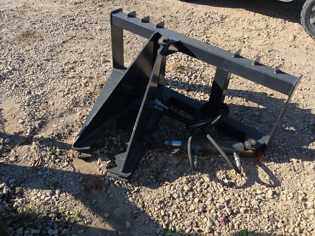 NEW SKIDLOADER TREE PULLER