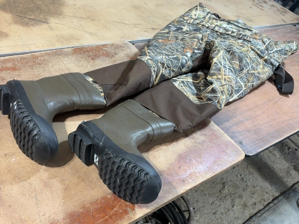 NEW 1000 GRAM FANS HUNTING WADERS SIZE 10