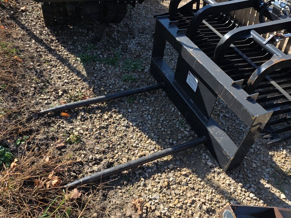 NEW JCT 2 TINE SKIDLOADER BALE SPEAR - BENT SIDE STEP