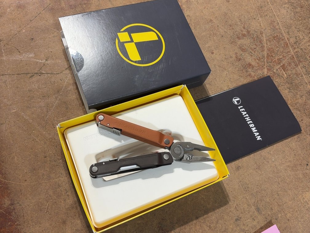 NEW 17 IN 1 STAINLESS STEEL REBAR LEATHERMAN
