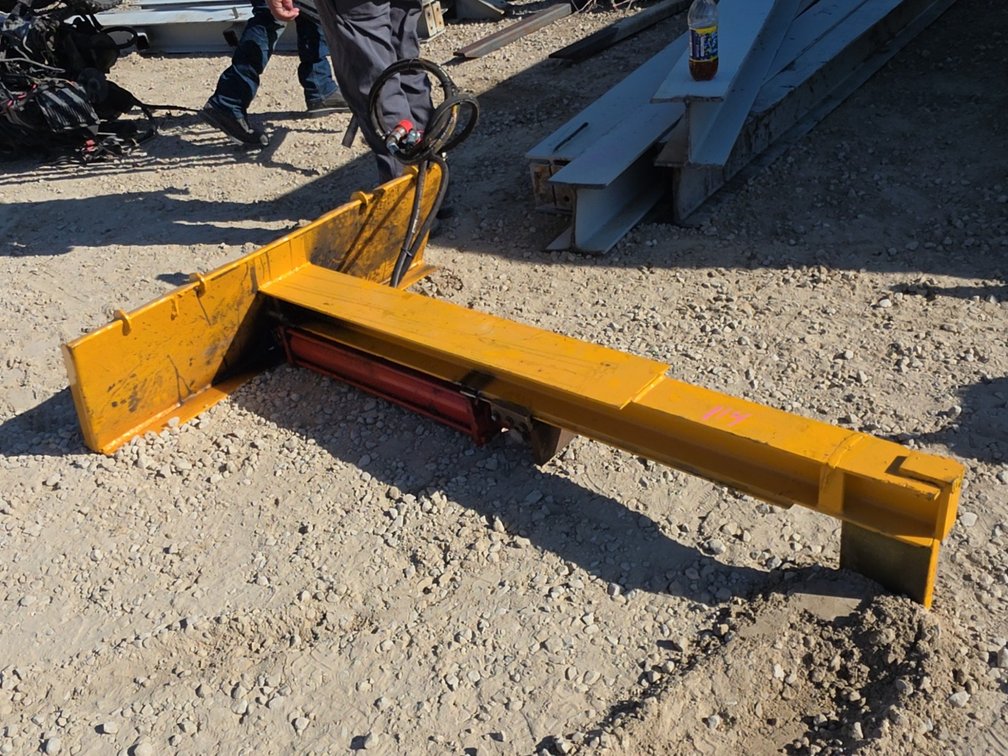 3 POINT TRACTOR HIGH LIFT