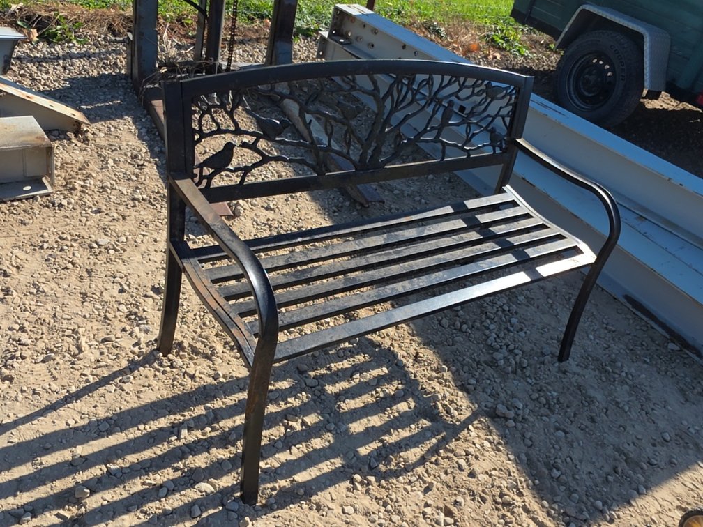 4’ PERCHING BIRDS METAL BENCH
