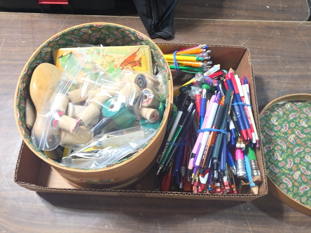SEWING LOT AND PENS