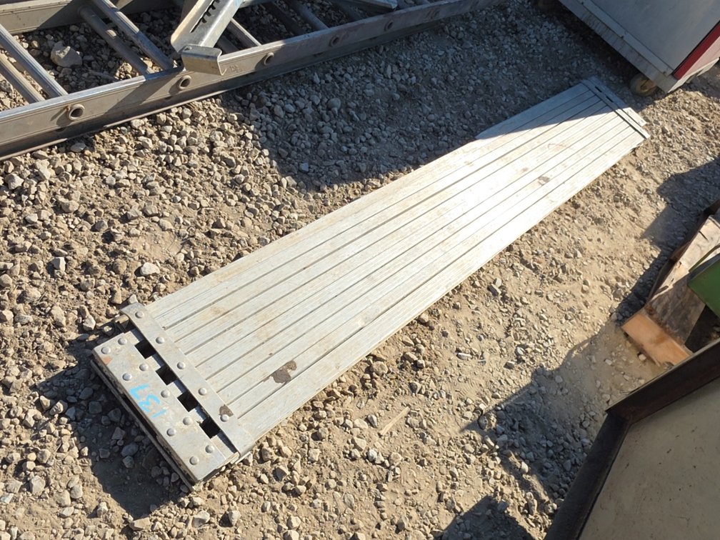 8’ ALUMINUM EXTENDABLE SCAFFOLDING PLANK