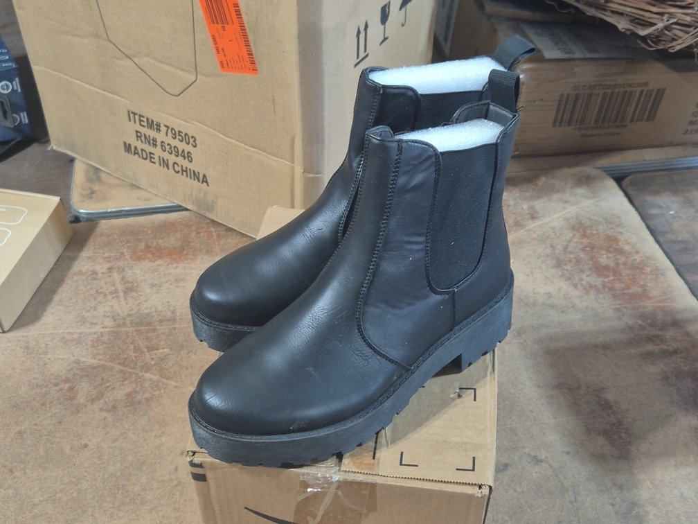 NEW SIZE 8 SHOES