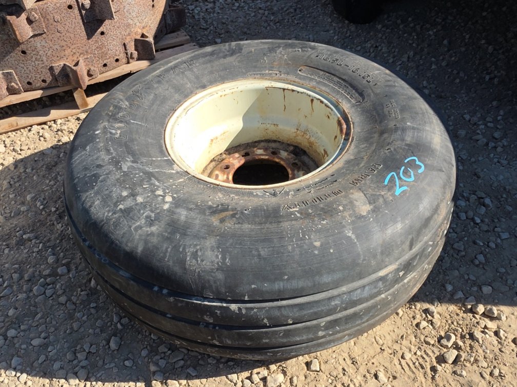 (1) 16.5L-16.1SL TIRE ON 8 BOLT RIMS