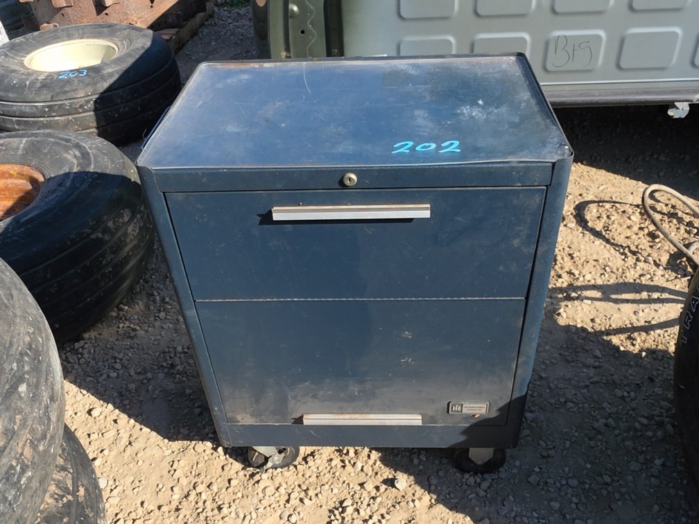 INTERNATIONAL TOOLS TOOL CABINET W/ KEYS