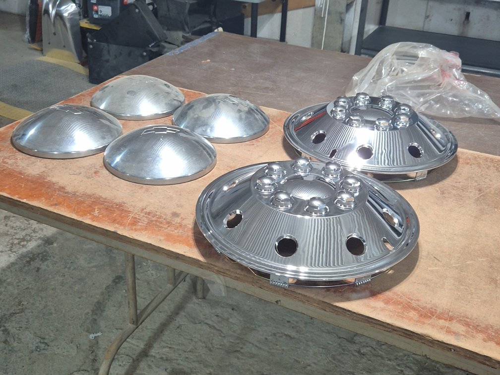 (4) 10" CHEVY HUB CAPS "1950-1954?" , 2 PLASTIC CAPS