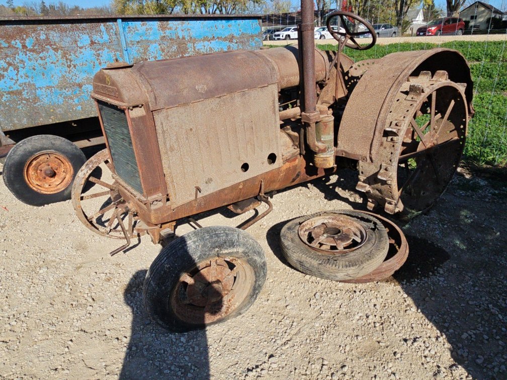 MCCORMICK DEERING 10-20 TRACTOR ON STEEL WHEELS