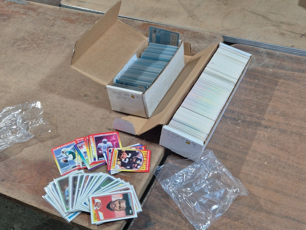 ASST SPORTS CARDS, APPX 525