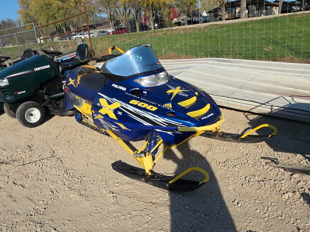 POLARIS EDGE 600 SNOWMOBILE- NO REGISTRATION