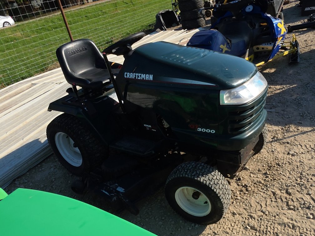 CRAFTSMAN GT3000 RIDING LAWN MOWER W/ 50” DECK