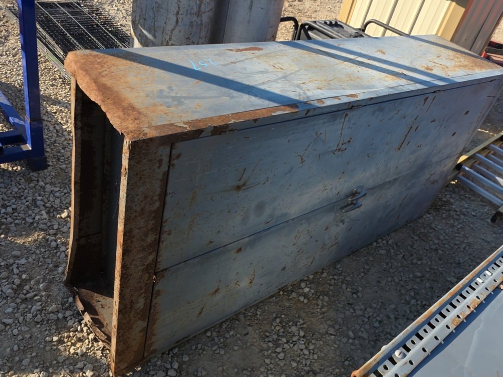 METAL SHOP CABINET