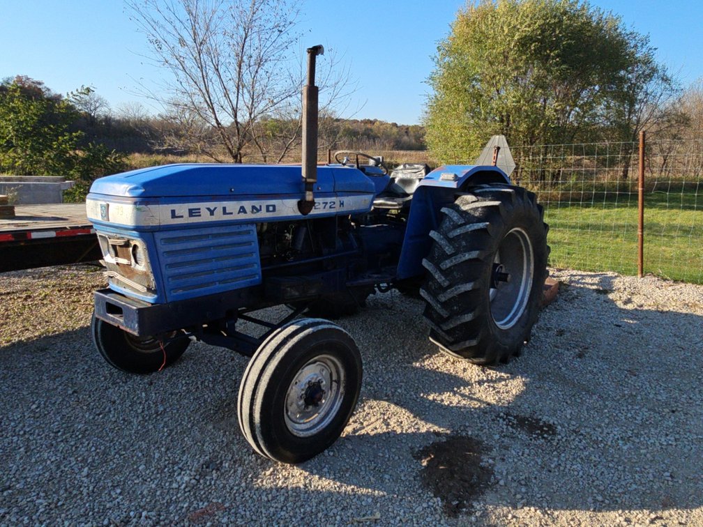 LELAND 272H WIDE FRONT TRACTOR W/ 5' 3PT HOWES
