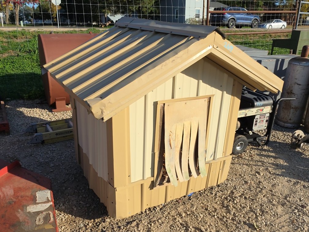 INSULATED DOG HOUSE