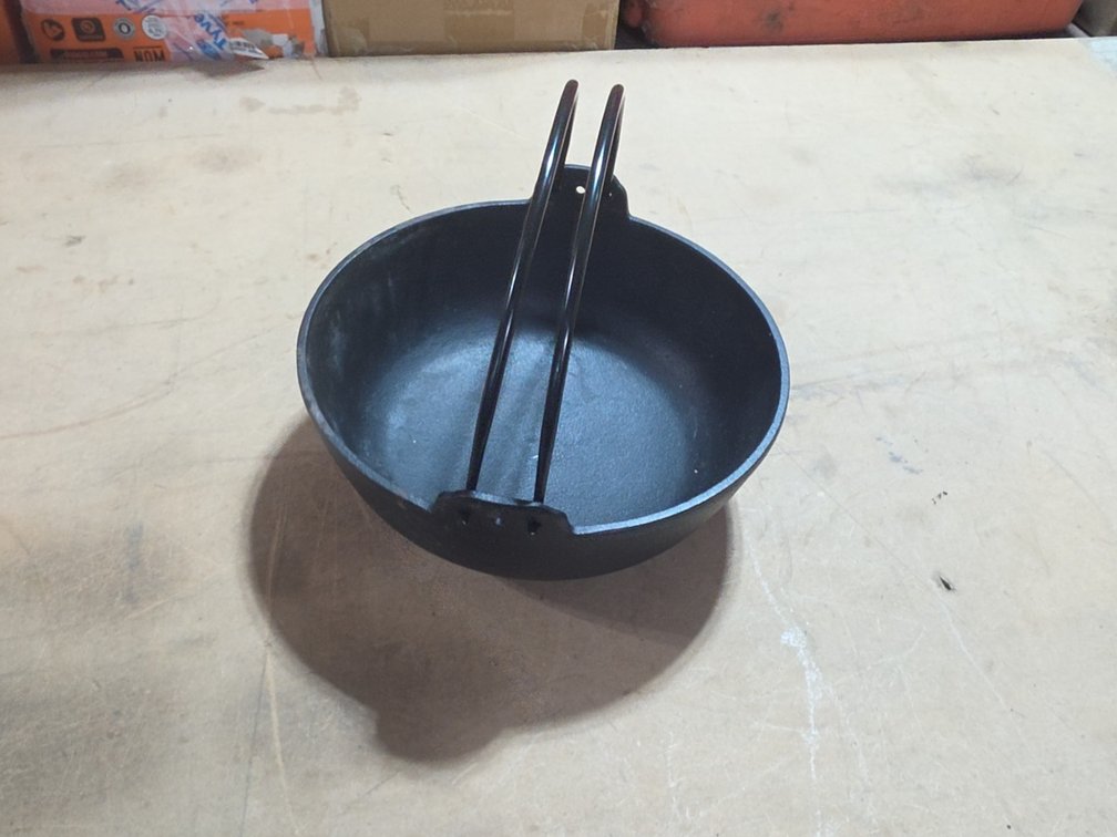 CAST IRON 9” KETTLE WITH DUAL HANDLES