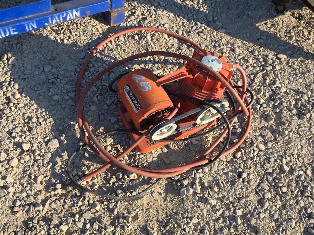 SMALL AIR COMPRESSOR