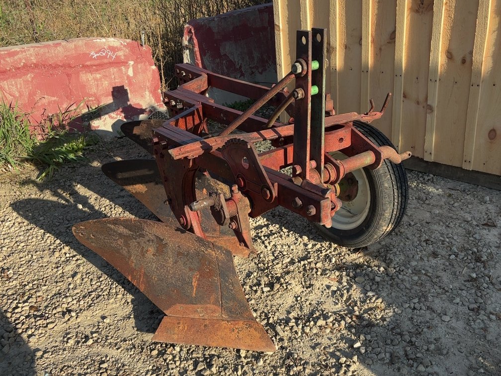 JOHN DEERE 3 BOTTOM 3PT PLOW
