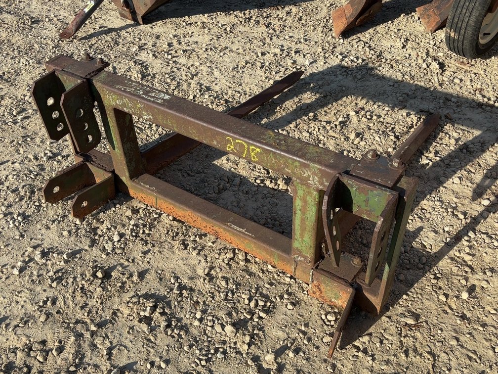 LOADER MOUNT BALE SPEAR