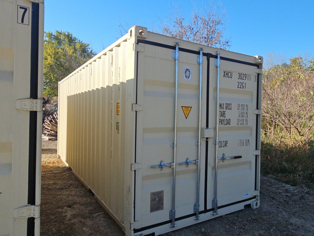 20' STORAGE / SHIPPING CONTAINER