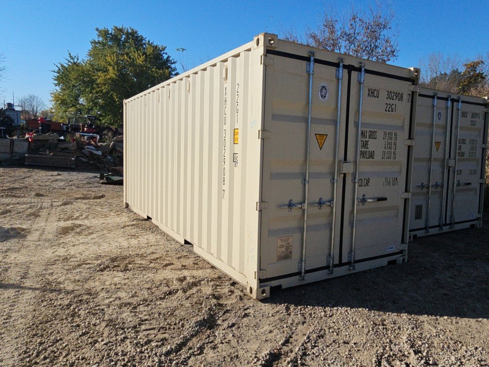 20' STORAGE / SHIPPING CONTAINER