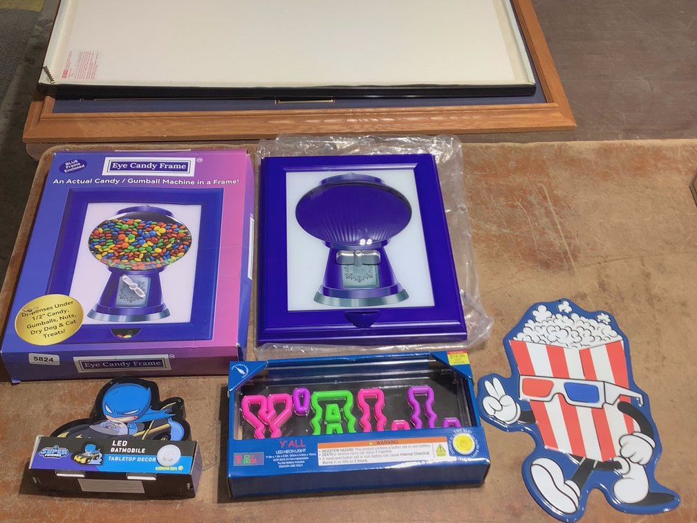 GUMBALL/CANDY MACHINE- LIGHT UP SIGNS ETC LOT