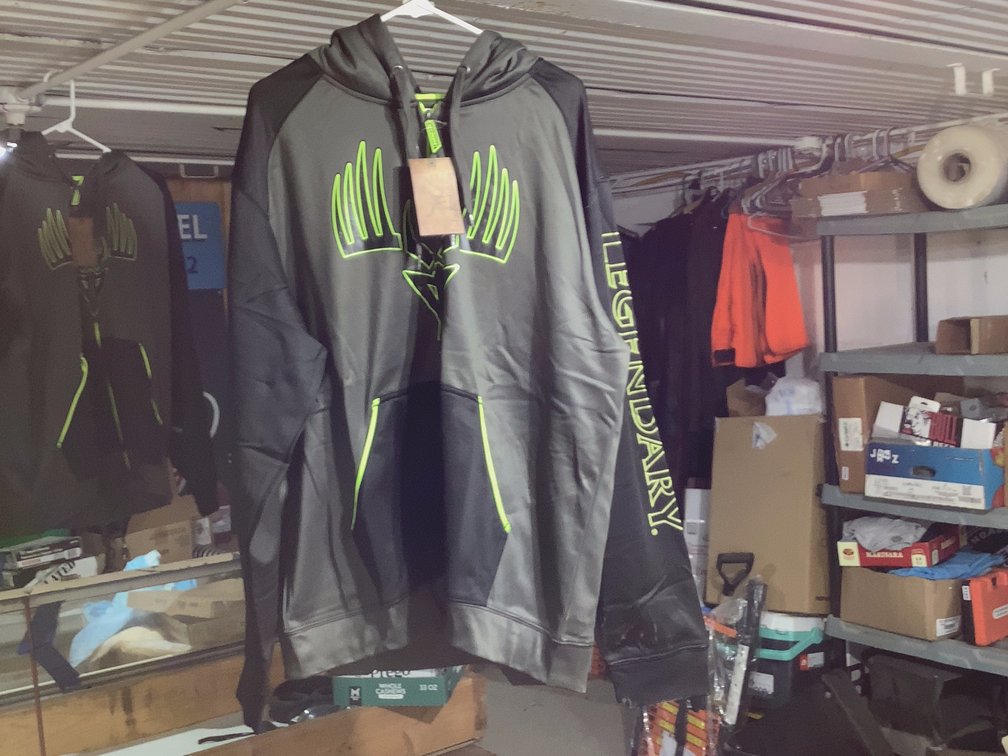 NEW LEGENDARY WHITETAILS SIZE XL ZIPPERED HOODIE