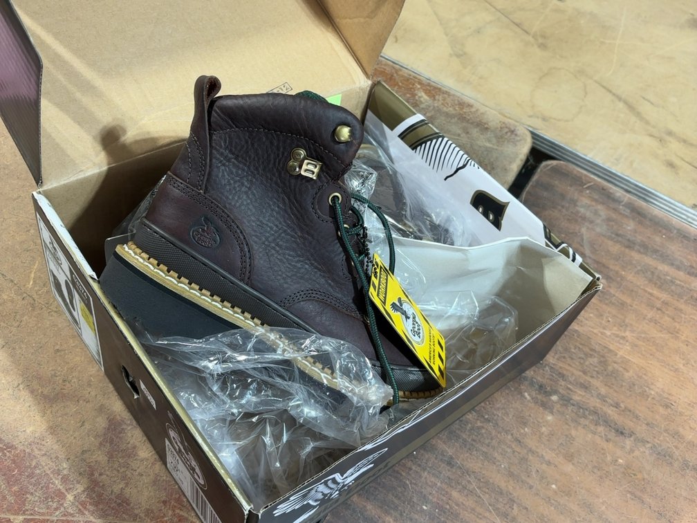 NEW WOMENS WORK BOOT 7W