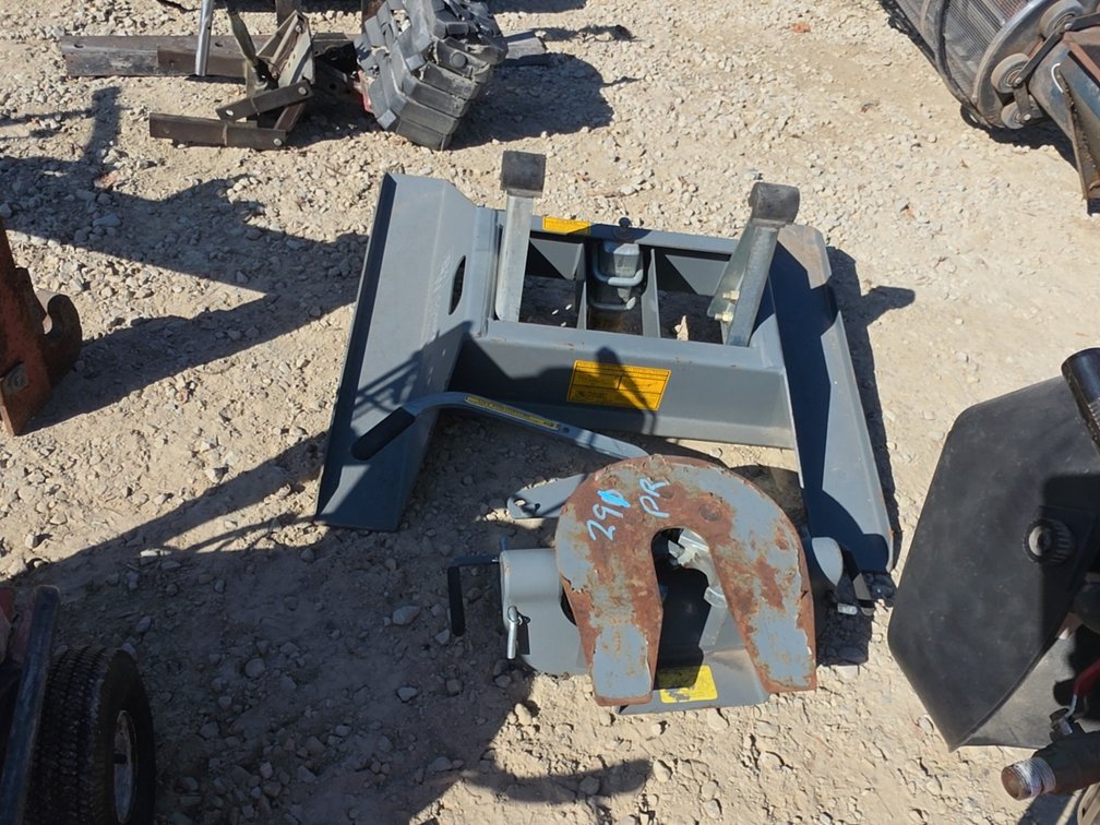 B&W COMPANION 5TH WHEEL HITCH