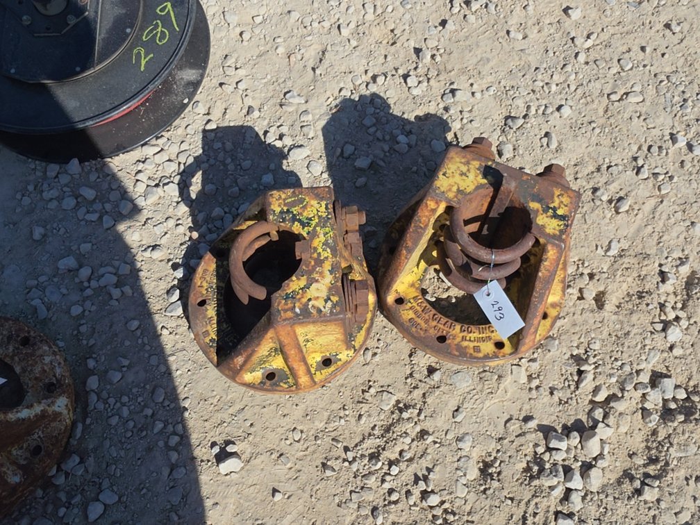 PAIR OF INNER HUB MOUNTS FOR TRACTOR DUALS